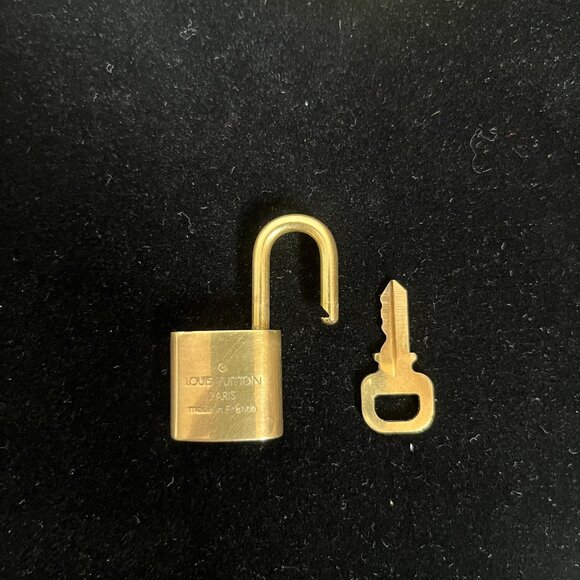 Louis Vuitton Lock & Key 308 with Unbranded Gold Plated Chain Necklace - Picture 5 of 6